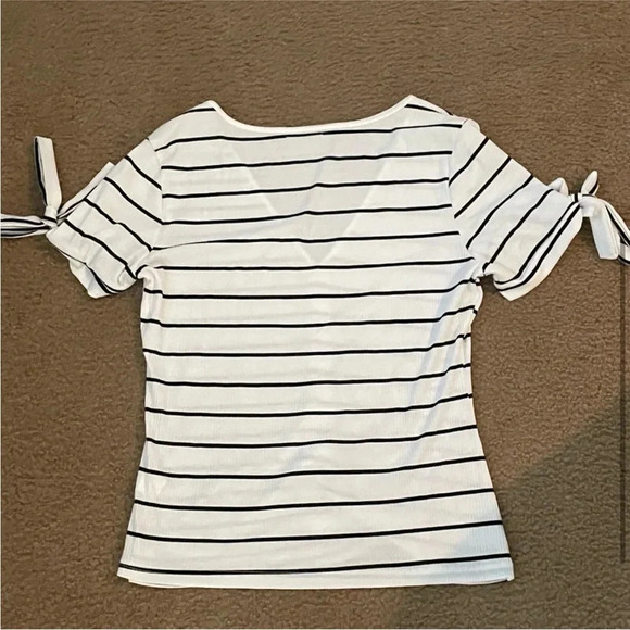WHITE RIBBED BLOUSE TOP SHIRT WITH BLACK STRIPES AND BUTTONS TIES SLEEVES - Picture 4 of 5